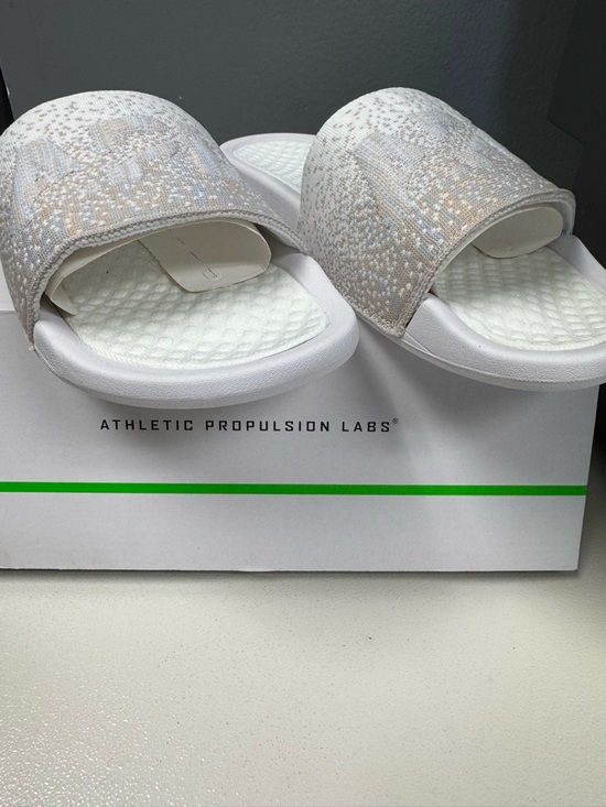 NIB- APL Men\'s Techloom Slide in White and Beige Melange main image 4